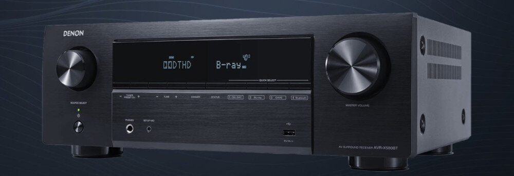Amplituner DENON AVR-X580BT HDMI ARC eARC podłączenie telewizora, amplituner po skosie na ciemnym tle