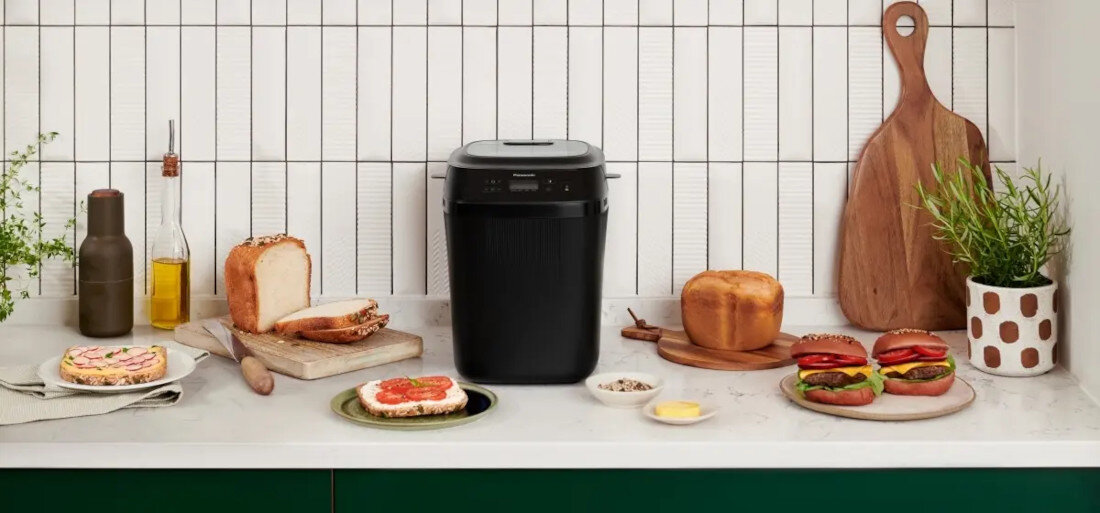 Wypiekacz do chleba PANASONIC SD-PN100KXE (30.7 x 25.5 x 29) Zdrowy chleb w domu wygląd design tło prezentacja wizualizacja