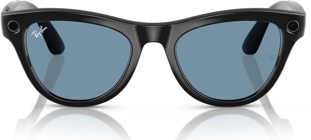 Okulary META Ray-Ban Skyler Widok od przodu na czarne okulary z niebieskimi soczewkami, logo 'Ray-Ban' na szkle oraz widocznymi sensorami kamer po bokach