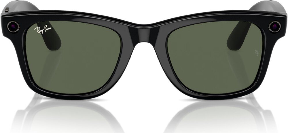Okulary META Ray-Ban Wayfarer czarne okulary przeciwsłoneczne pokazane od przodu na jasnym tle, na górnych rogach oprawek widoczne są dwa symetrycznie rozmieszczone obiektywy aparatów, a na lewej soczewce widnieje białe logo 'Ray-Ban P'
