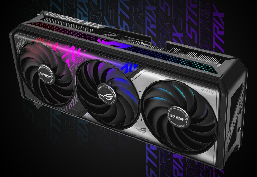 Karta graficzna ASUS GeForce RTX 5070 ROG Strix OC Edition 12GB Karta graficzna widoczna pod kątem na tle z powtarzającym się napisem 'STRIX'