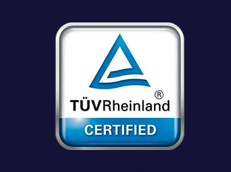 Kwadratowy znak z logo TÜV Rheinland i napisem \'CERTIFIED\' na niebieskim tle.