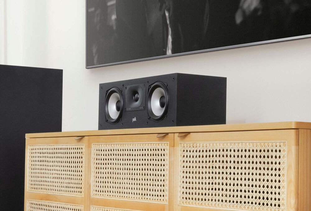 POLK AUDIO Monitor XT30C głośnik centralny dialogi wyraźne 5.25 cala Terylene, kolumna centralna stojąca na szafce w pomieszczeniu