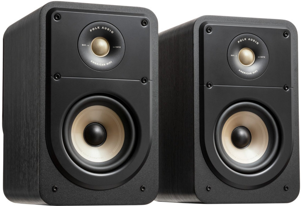 Kino domowe DENON AVR-X1800 + POLK AUDIO Signature elite ES60 + ES15 + ES35C -DENON AVR-X1800 – niski pobór mocy 39 W, tryb czuwania 0.5 W, kolumny tylne po skosie na białym tle