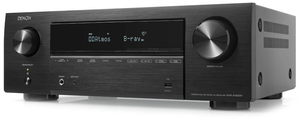 Kino domowe DENON AVR-X1800 + POLK AUDIO Signature elite ES60 + ES15 + ES35C -Amplituner DENON AVR-X1800 – 192 kHz/24 bity, Dolby Atmos, FLAC, DTS:X, amplituner po skosie na białym tle