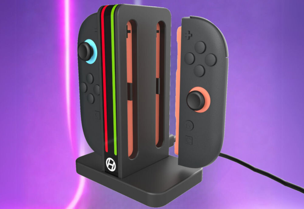 Stacja ładująca na Joy-Con HYPERKIN ARMOR3 M07718 do Nintendo Switch 2 Czarny prezentacja stacji wkładanie kontrolera do niej na fioletowym tle z ledami kompatybilna z magnetycznym mocowaniem stabilność elegancki design
