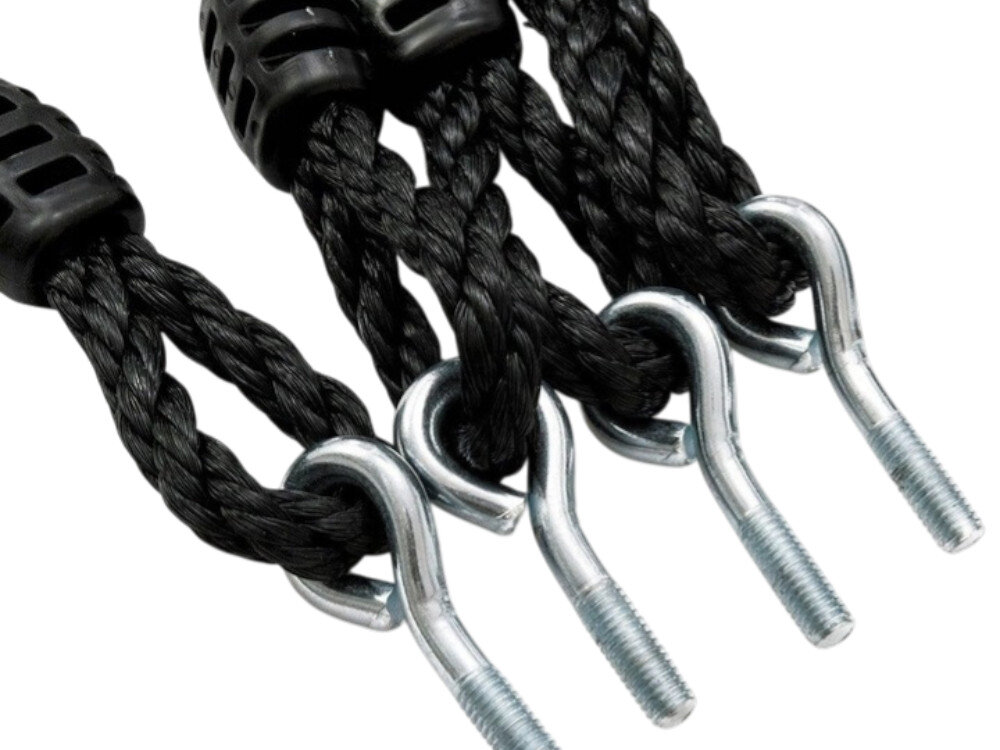 Cztery czarne, plecione liny zakończone metalowymi hakami z gwintem. Liny są połączone plastikowymi elementami w kształcie tulejek.