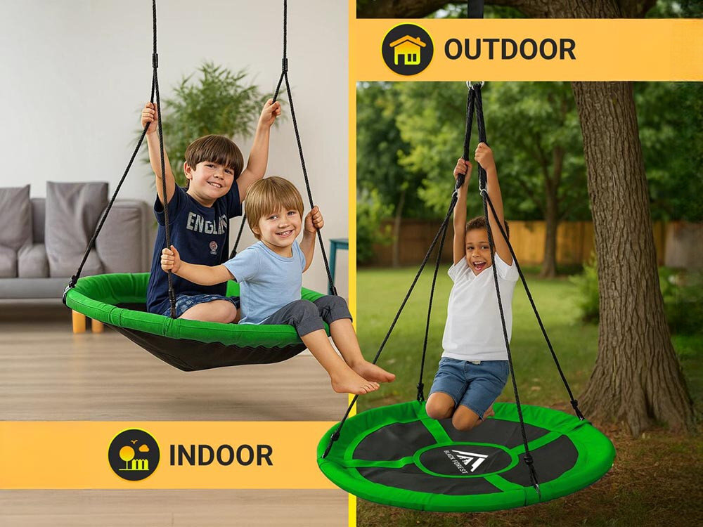 Huśtawka ogrodowa BLACK FOREST Bocianie Gniazdo SW100X 100 cm Zielony, przestronne, powierzchnia, zabawa, interakcja, na białym tle trójka dzieci siedzi na huśtawce frontem na wprost