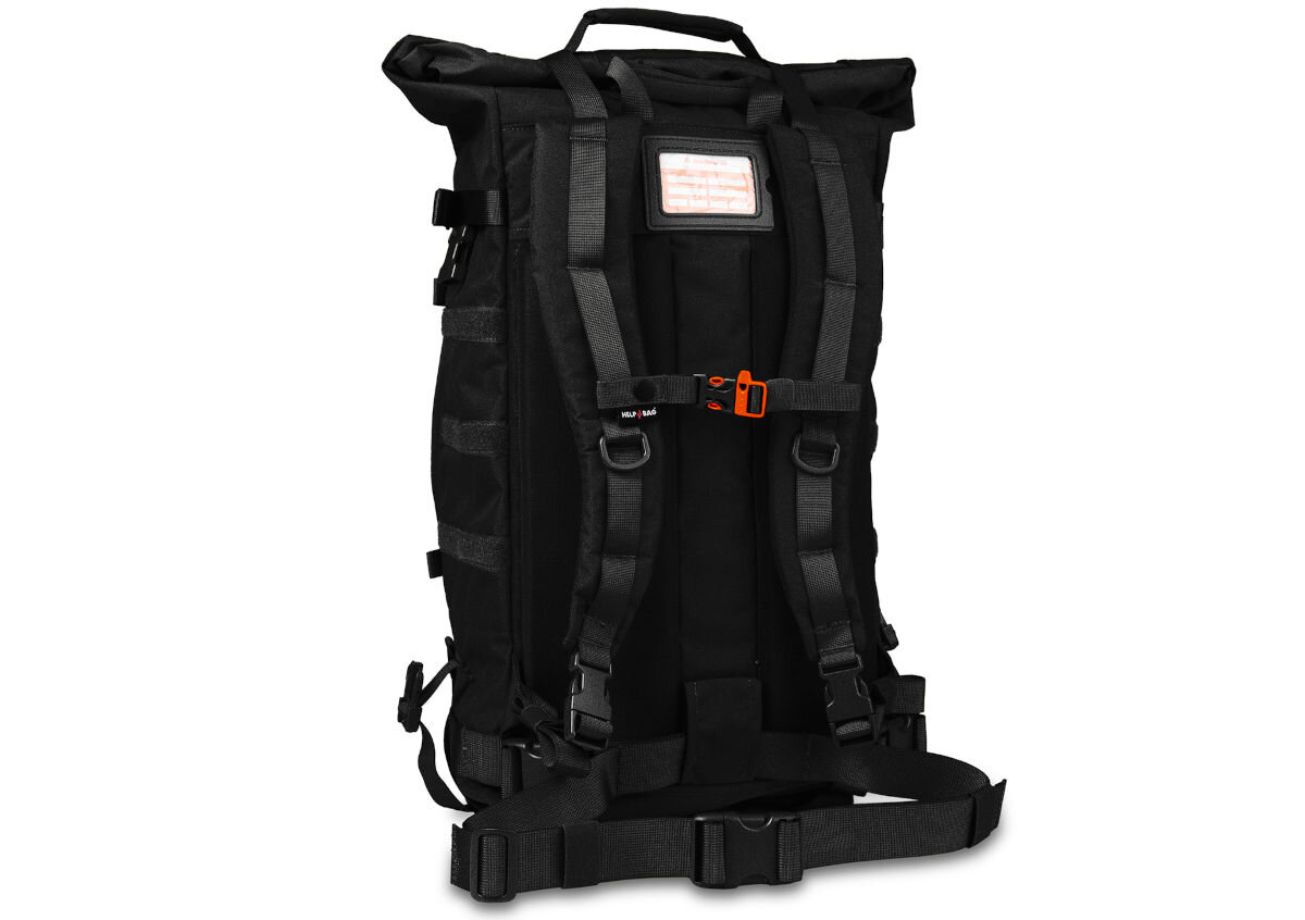 Plecak ewakuacyjny HELP BAG Max Czarny, pasy, szelki, ramiona, odpinanie, gwizdek, na białym tle plecak pokazany od tylnej strony, okazując pasy, szelki plecaka