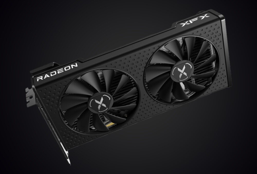 Komputer MAD DOG LOGIC-ARGB-A02WR32WH Karta graficzna z dwoma dużymi wentylatorami, czarna obudowa z oznaczeniami 'RADEON' i 'XFX' na krawędziach, widoczny panel z otworami wentylacyjnymi, grafika, architektura, wydajność