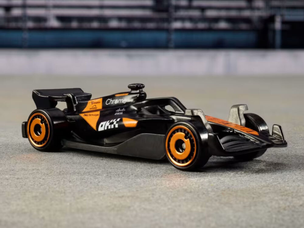 Samochód Hot Wheels Formuła 1 Race Team JGF58 (5 szt.) zestaw samochodzików wyścigowych emocje jak na torze dla dzieci i kolekcjonerów - samochód w pomarańczowej kolorystyce