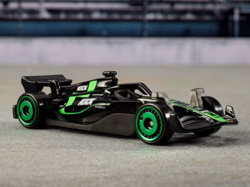 Samochód Hot Wheels Formuła 1 Race Team JGF58 (5 szt.) samochodziki wyścigowe kompatybilne z torami Hot Wheels zabawa ruchowa - samochód w zielonej kolorystyce