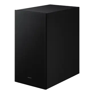 Czarny subwoofer o prostokątnym kształcie z widocznym logo producenta na dolnej części przedniego panelu.