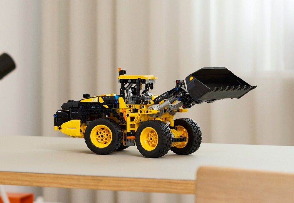 LEGO 42209 Technic Ładowarka kołowa Volvo L120 Electric kv lifestyle początek opisu sekcja nagłówkowa