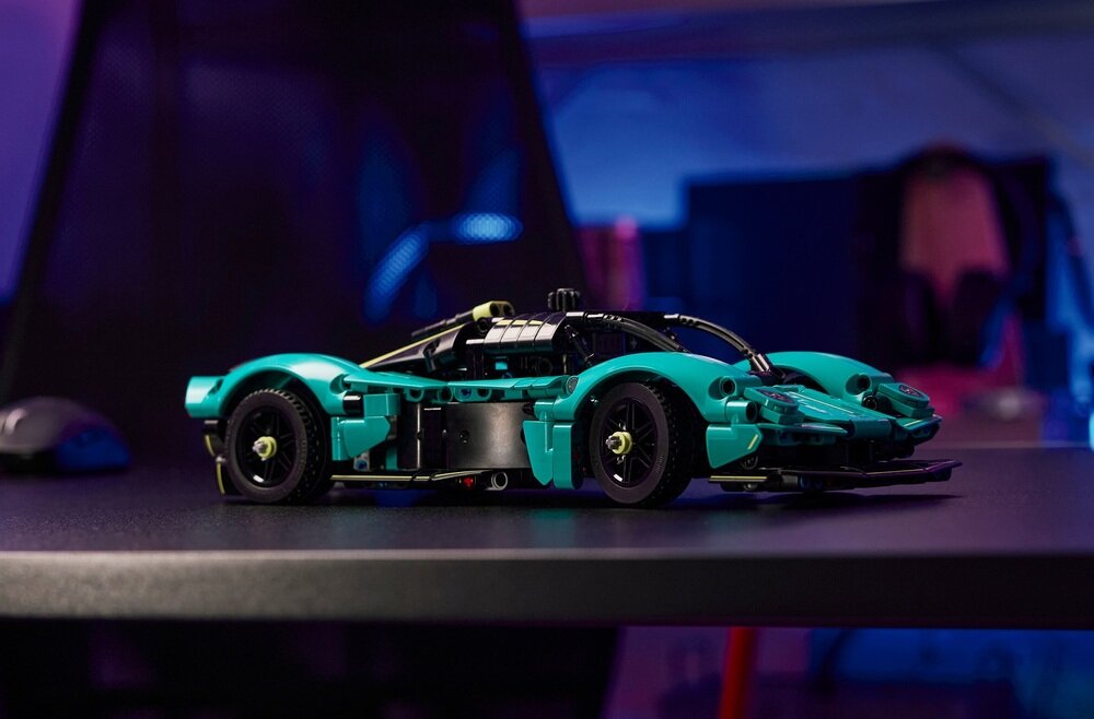 LEGO 42208 Technic Aston Martin Valkyrie kv lifestyle początek opisu sekcja nagłówkowa