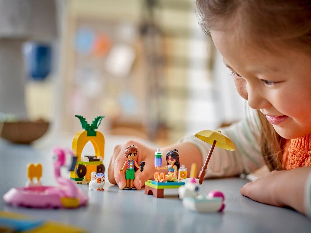 LEGO 42658 Friends Impreza na basenie z jednorożcem i flamingiem minilaleczki Leo i Liann kot akcesoria
