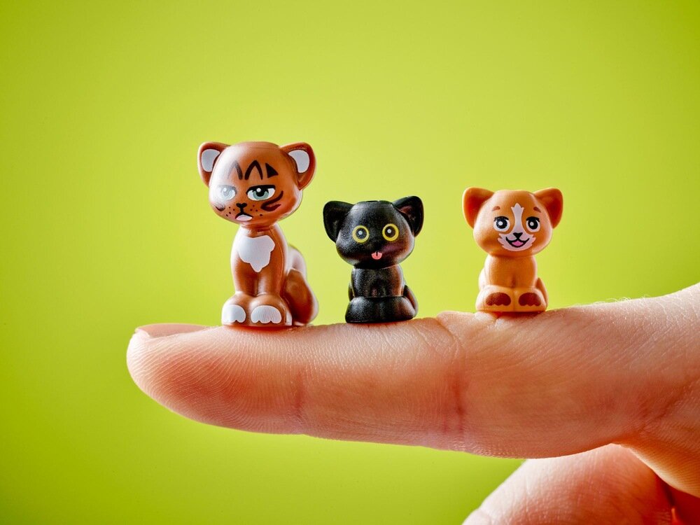 LEGO 42666 Friends Kocie przyjęcie urodzinowe i domek na drzewie tort ze świeczkami 18 cm wysokości, 16 cm szerokości i 10 cm głębokości