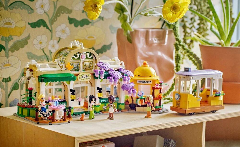 LEGO 42671 Friends Zielona kawiarnia i kwiaciarnia   kv lifestyle początek opisu sekcja nagłówkowa