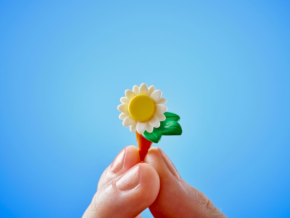 LEGO 42671 Friends Zielona kawiarnia i kwiaciarnia 15 cm wysokości, 32 cm szerokości i 13 cm głębokości LEGO Friends: Następny Rozdział