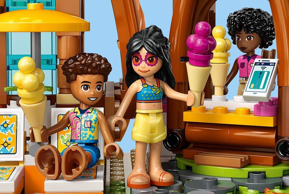 LEGO 42673 Friends Rodzinne wakacje na plaży figurki kupują lody elementy wymiary