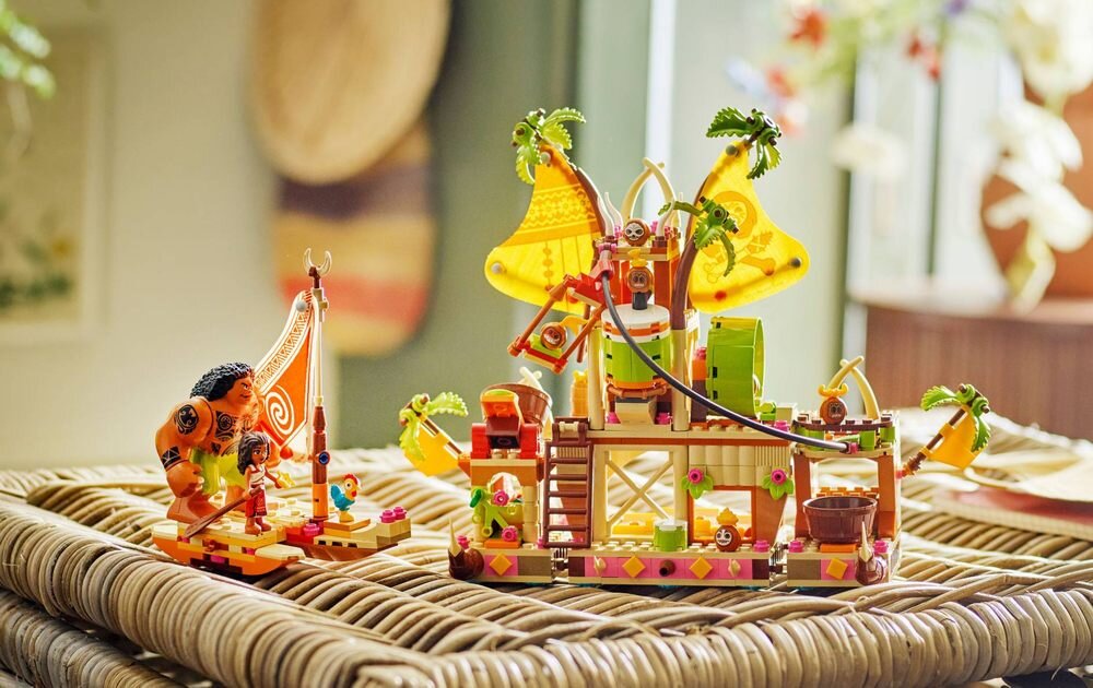 LEGO 43258 Disney Barka Kakamorów kv lifestyle początek opisu sekcja nagłówkowa