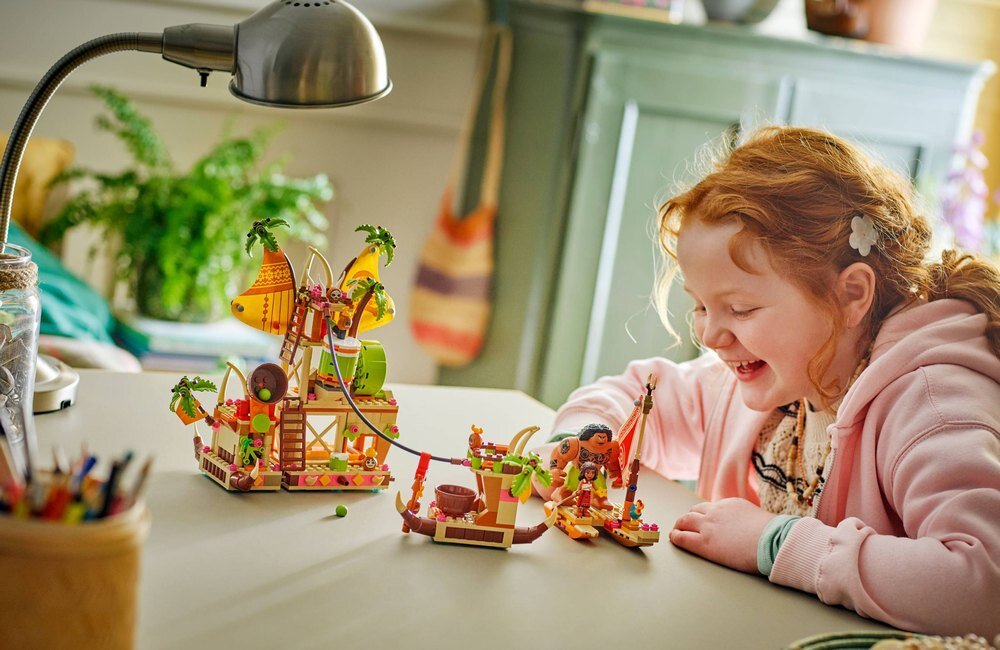 LEGO 43258 Disney Barka Kakamorów figurki detale szczegóły