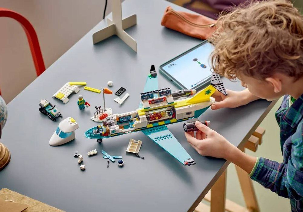 LEGO 60465 City Samolot pogotowia ratunkowego zdolności manualne rozwój dziecka koordynacja umiejętności wyobraźnia