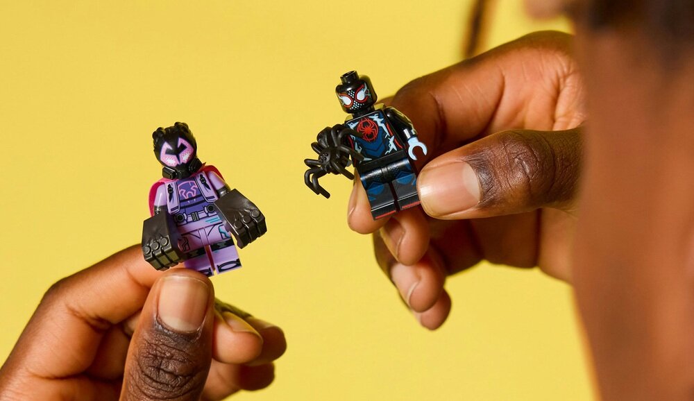 LEGO 71050 Minifigures Spider-Man: Poprzez multiwersum (1 figurka) Miles Morales/Spider-Man, Miguel O’Hara/Spider-Man 2099, Gwen Stacy/Spider Gwen, Hobie Brown/Spider-Punk, Pavitr Prabhakar/Spider-Man India, Miles G. Morales/Prowler, Peter B. Parker/Spider-Man i May „Mayday” Parker, Margo Kess/Spider-Byte, Peter Parker/Werewolf Spider-Man, Patrick O’Hara/Web-Slinger, Petra Parker/Cyborg Spider-Woman i Charlotte Webber/Sun-Spider 