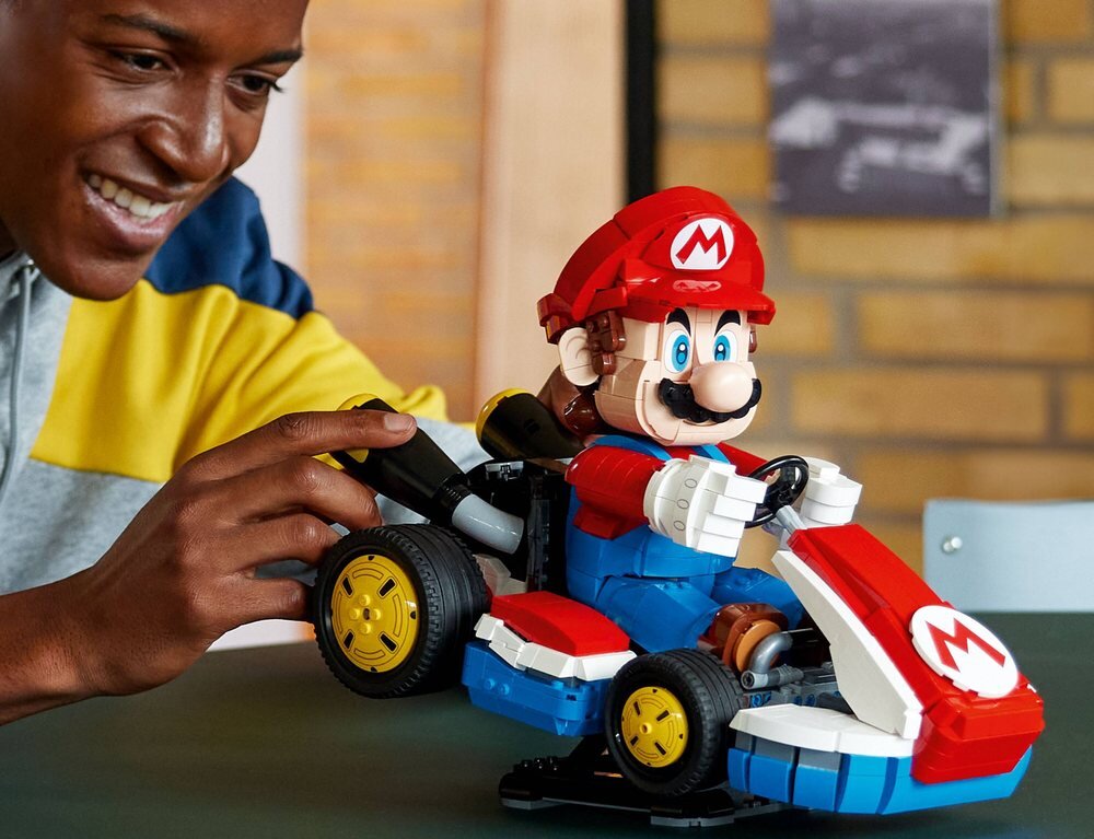 LEGO 72037 Super Mario Mario Kart: Mario i Standard Kart Nintendo Mario z ruchomą głową i rękami elementy