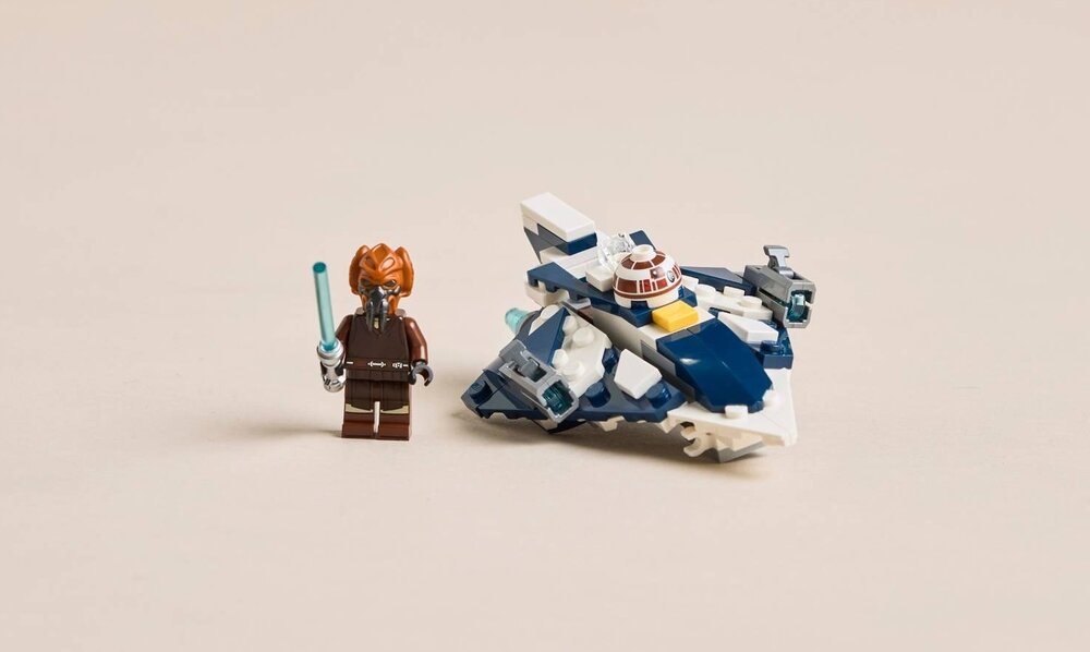 LEGO 75400 Star Wars Mikromyśliwiec Jedi Plo Koona kv lifestyle początek opisu sekcja nagłówkowa