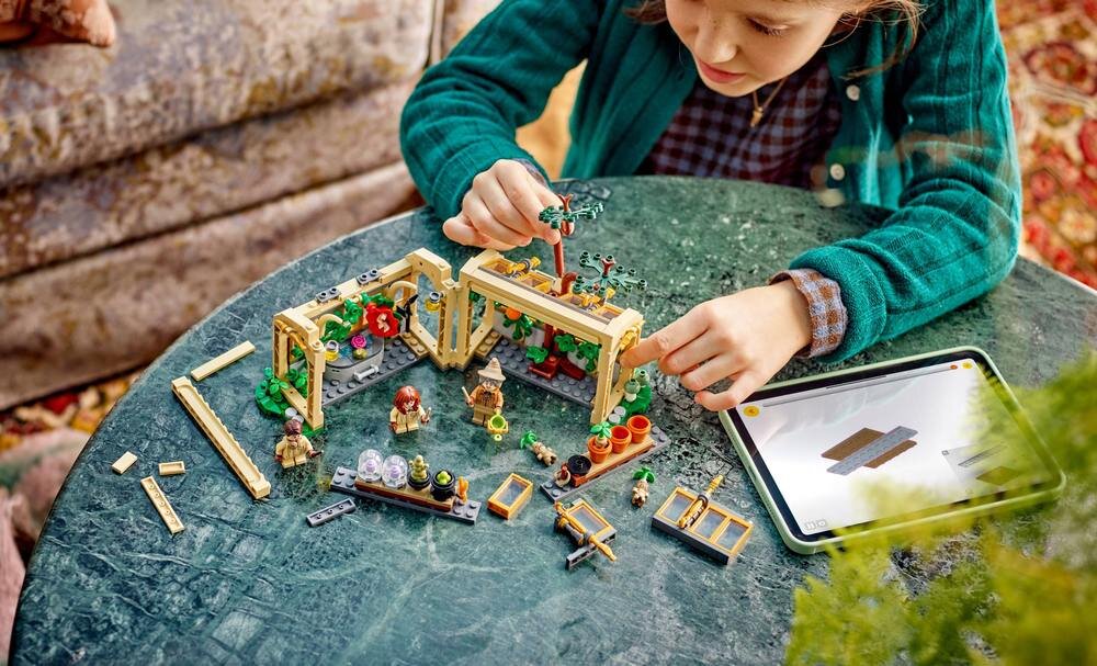LEGO 76445 Harry Potter Zamek Hogwart: zajęcia z zielarstwa zdolności manualne rozwój dziecka koordynacja umiejętności wyobraźnia