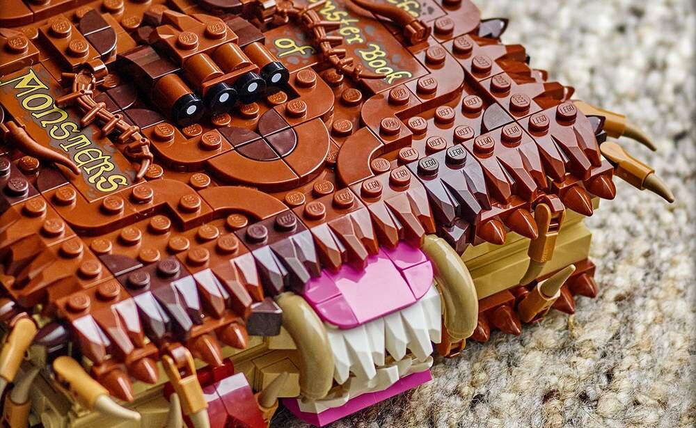LEGO 76449 Harry Potter Potworna księga potworów z zębami kv lifestyle początek opisu sekcja nagłówkowa