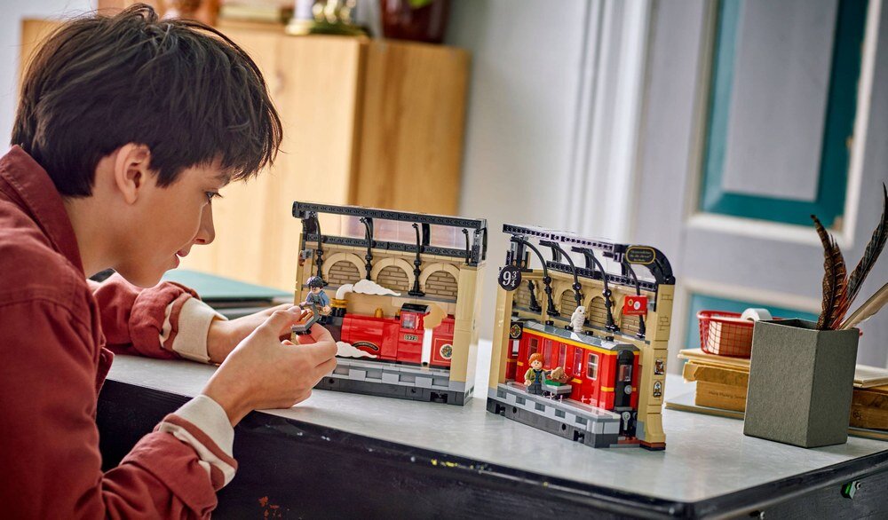 LEGO 76450 Harry Potter Book nook: Ekspres do Hogwartu zabawa 17 cm wysokości, 38 cm szerokości i 7 cm głębokości