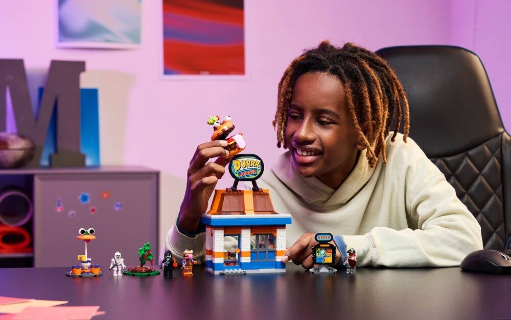 LEGO 77076 Fortnite Restauracja Durrr Burgerownia kasę, stanowisko z dodatkami i automat z napojami akcesoria wnętrze