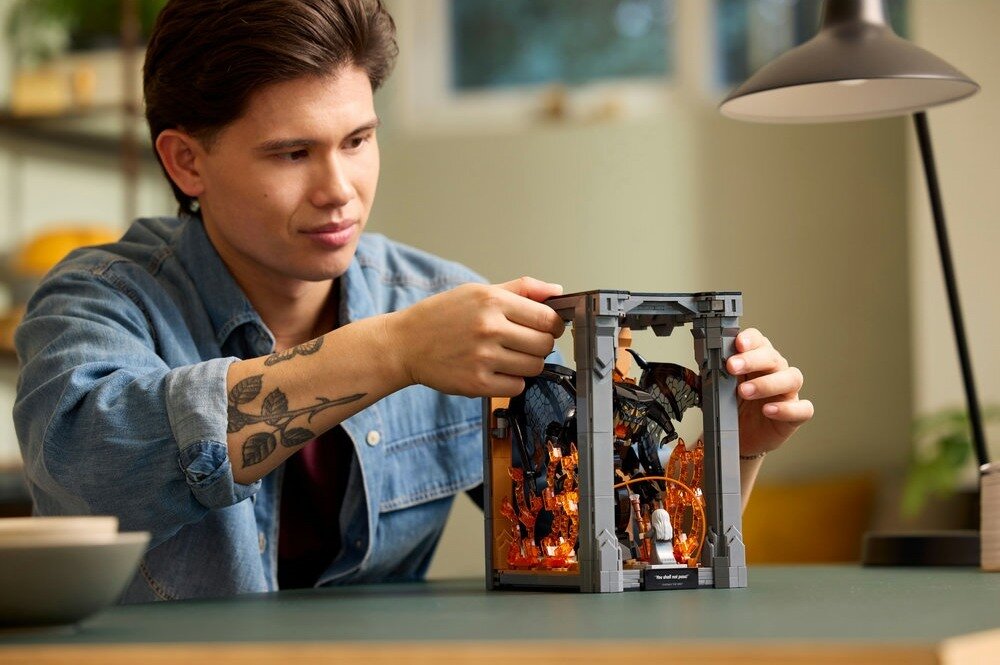 LEGO 10367 ICONS Władca pierścieni Book nook z Balrogiem  J.R.R. Tolkien pomysł na prezent pojedynek Gandalfa z Balrogiem