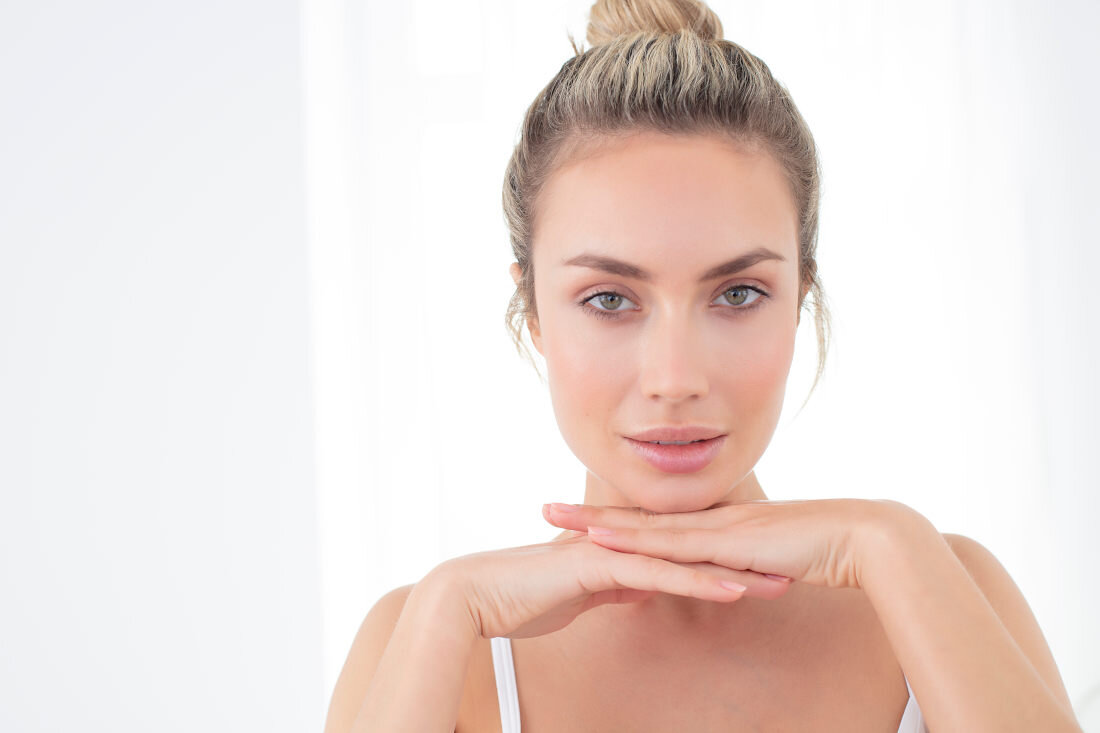 Lusterko kosmetyczne BEURER BS 59 podświetlenie LED widoczność podczas zabiegów jasnym i naturalnym światłem w przypadku makijażu czy golenia