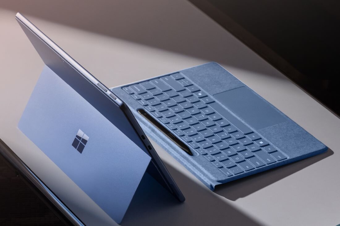 Laptop MICROSOFT Surface Pro Copilot+ PC - podpórka