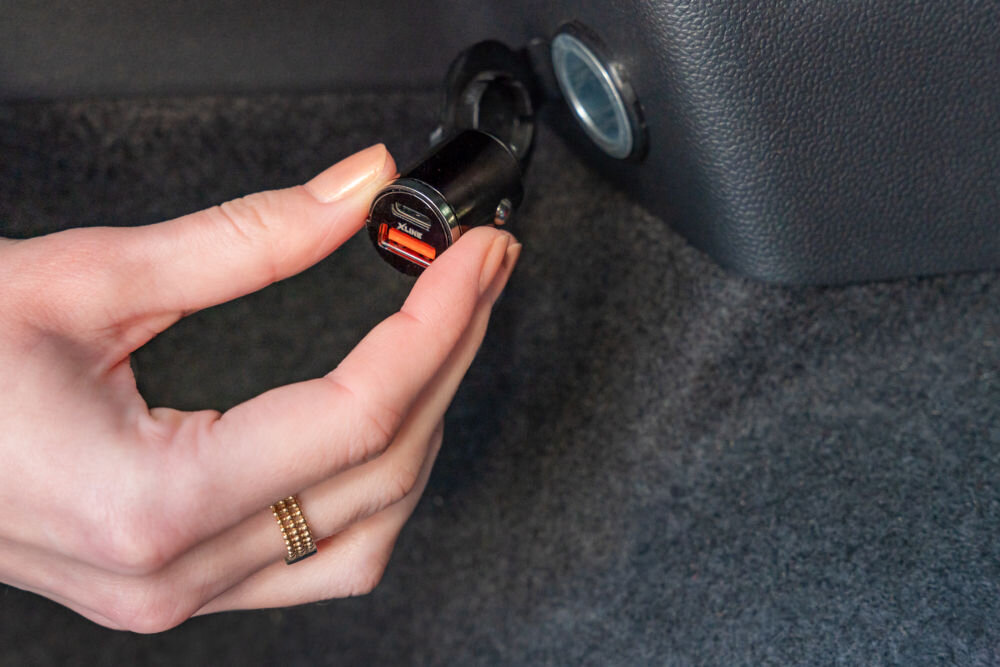 Ładowarka samochodowa XLINE CCT300 30W Szary Ładowarka samochodowa XLINE wyposażona w dwa porty ładowania: USB-C oraz USB-A z pomarańczowym wnętrzem.