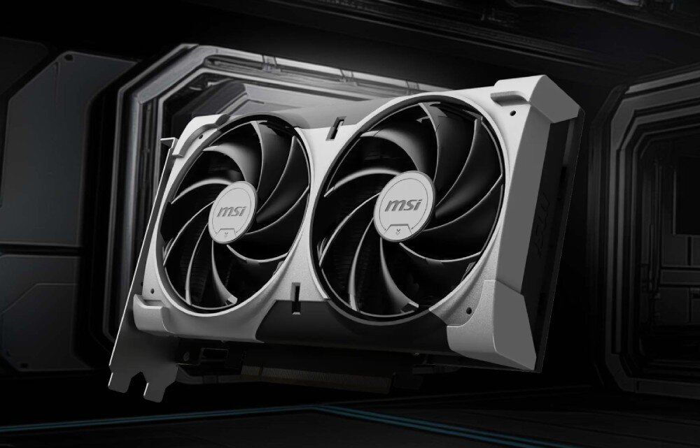 Karta graficzna MSI GeForce RTX 5060 Ventus 2X OC 8GB Karta graficzna z dwoma dużymi wentylatorami, widoczna z przodu i lekko z boku, umieszczona na tle futurystycznego, ciemnego wnętrza, opis