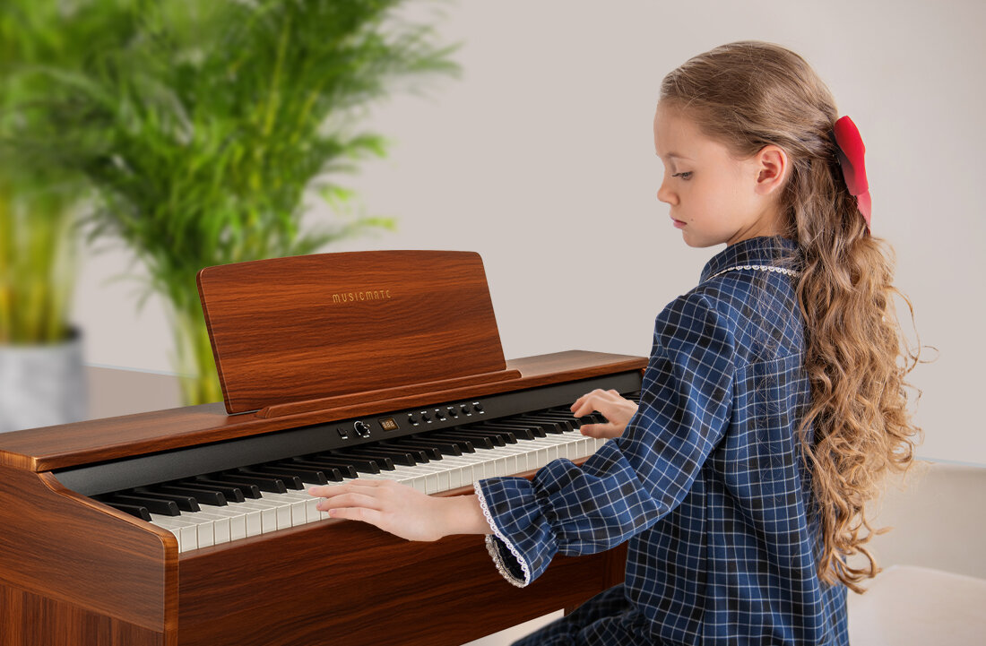 Pianino cyfrowe MUSICMATE P60-BW PureHarmony tryb Dual tryb Split kreatywna gra łączenie brzmień, dziecko grające na pianinie