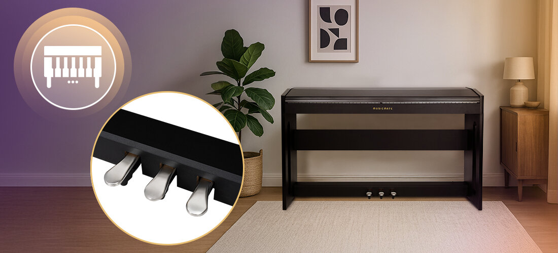 MUSICMATE P100-B GrandElegance pianino cyfrowe Bluetooth AUX wyjście słuchawkowe MIDI 3-funkcyjny pedał 2x20W głośniki, pianino stojące w pomieszczeniu przy ścianie, kadr na pedały