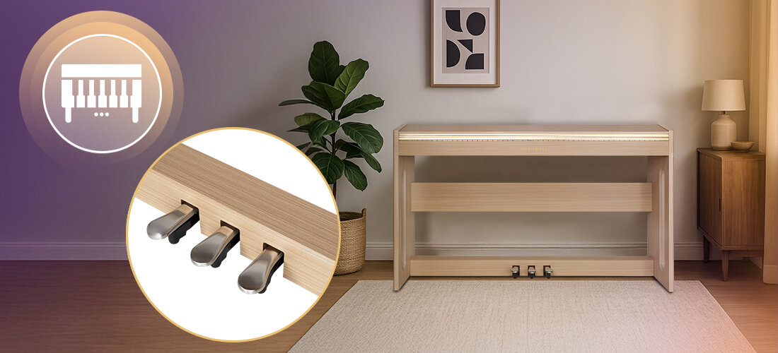 MUSICMATE P100-NW GrandElegance pianino cyfrowe Bluetooth AUX wyjście słuchawkowe MIDI 3-funkcyjny pedał 2x20W głośniki, pianino stojące w pomieszczeniu przy ścianie, kadr na pedały