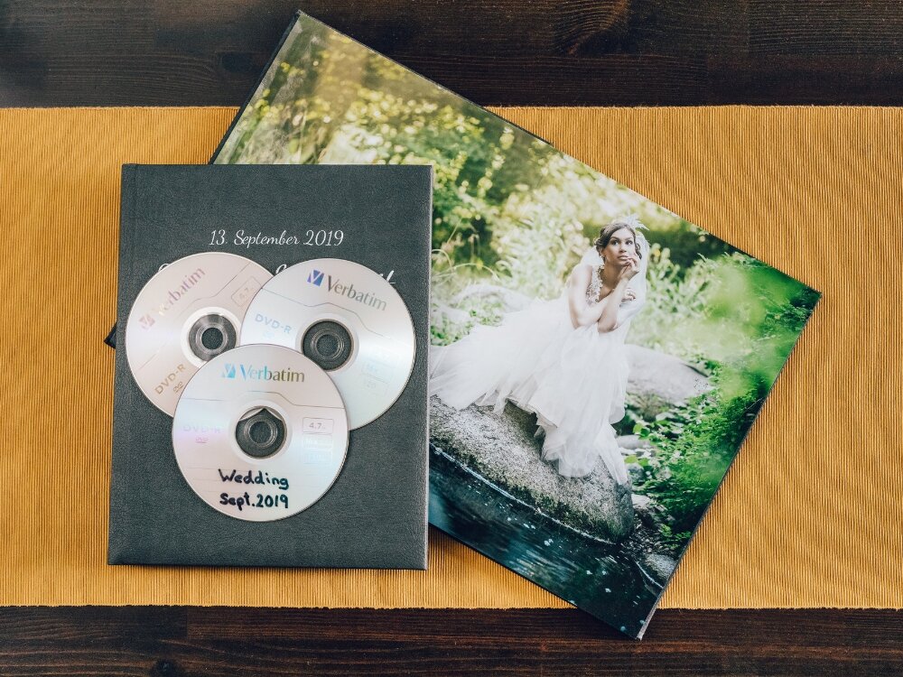 Płyta VERBATIM DVD-R 4.7GB 16x Slim
                płyty na notesie