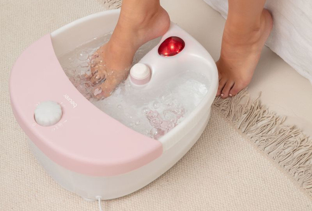 Masażer do stóp BEURER FB20  Łagodzenie napięcia mięśni Bąbelkująca woda masuje stopy odprężenie po dniu pełnym aktywności
