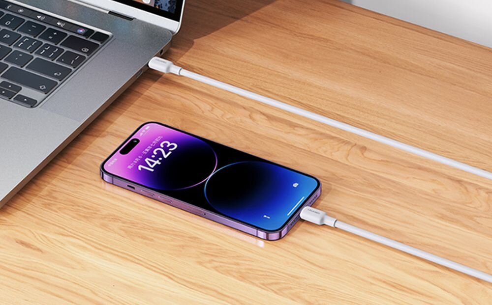 Kabel USB-C Lightning USAMS US-SJ610 U84 PD 1 m transfer danych, smartfon podlaczony do laptopa