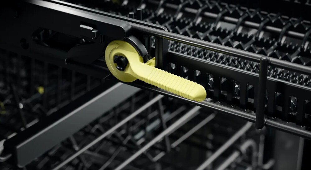 ZMYWARKA ASKO DFI544H/1 lifestyle wnętrze środek zmywarki kosze naczynia talerze szklanki sztućce Elastyczny załadunek Flexiracks stalowe druty pokryte nylonem konstrukcja wysuwanie konfigurowanie łatwa regulacja wysokości