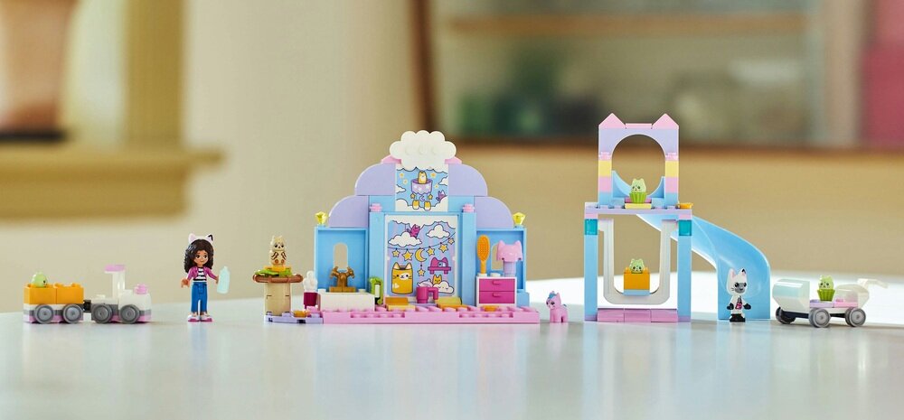LEGO 10796 Gabby-s Dollhouse Kiciklubik Uszko Gabi opis