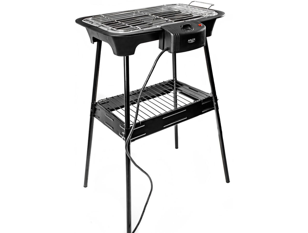 Grill elektryczny ADLER AD 6602, napięcie, zasilanie, swoboda, standardowe, na białym tle grill z kablem zasilającym frontem lewo skos