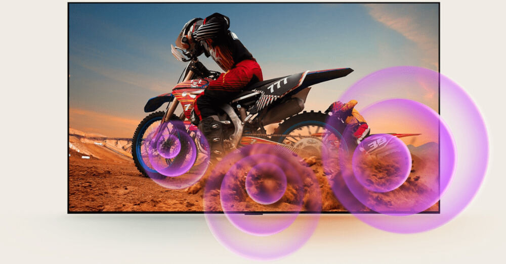 Telewizor LG 75NANO81A6A Dynamic Sound Booster moc dźwięku, osoba na motorze jadąca po piachu