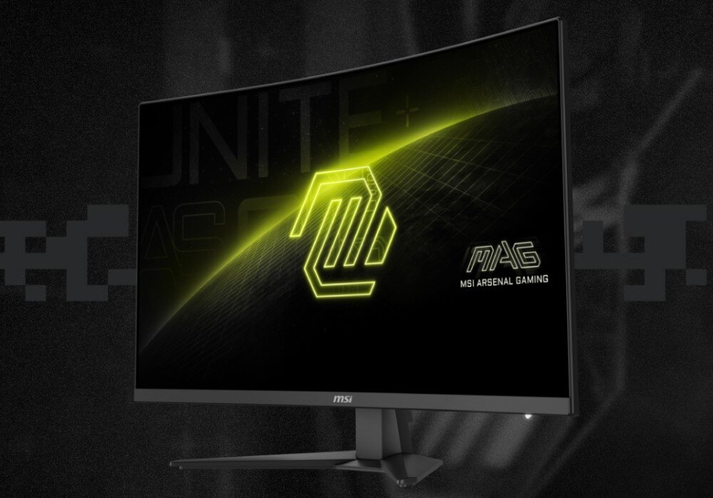 Monitor MSI MAG 321CQF E18 Monitor pokazany w ciemnym pomieszczeniu, ustawiony pod kątem, z tym samym zielonym symbolem i napisem MAG na ekranie